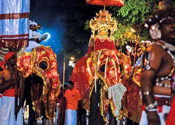 duruthu perahera